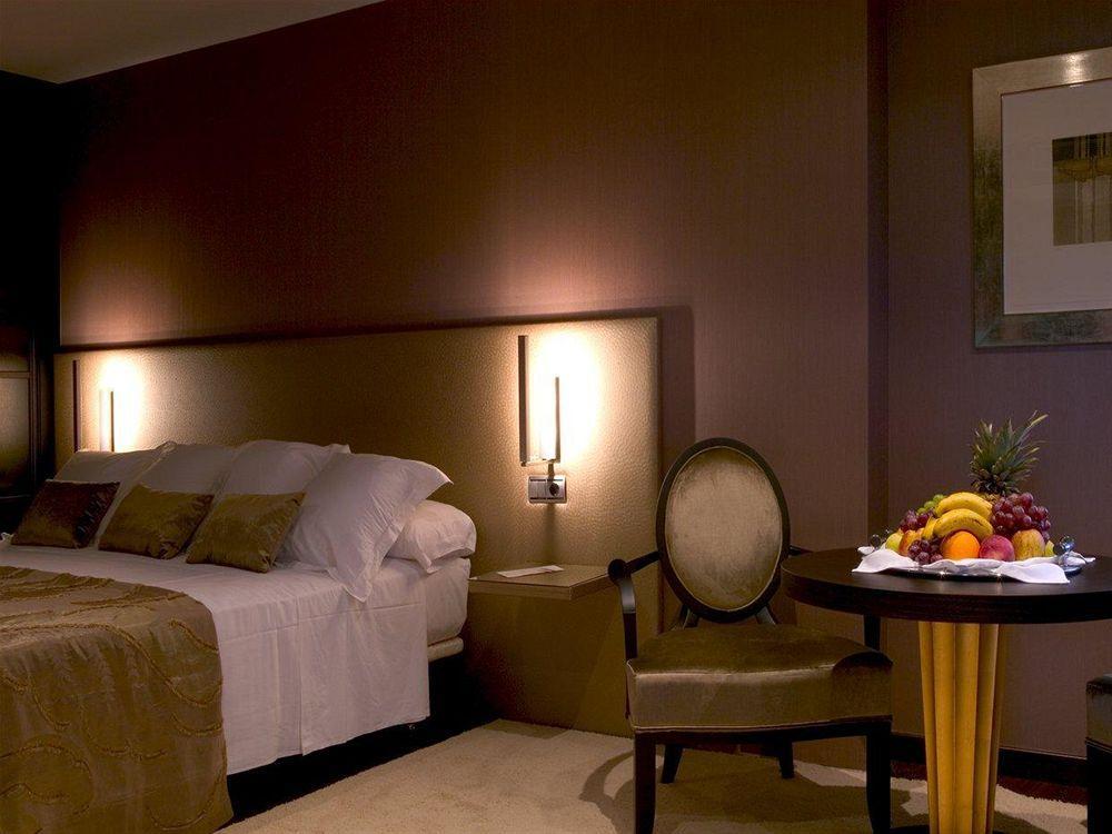 Iberik Santo Domingo Plaza Hotel Овиедо Стая снимка